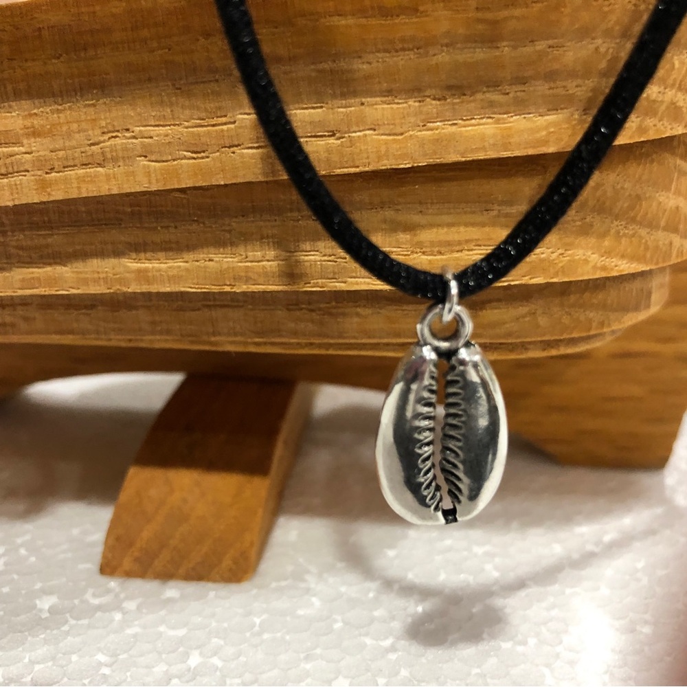 NEW Cowrie necklace